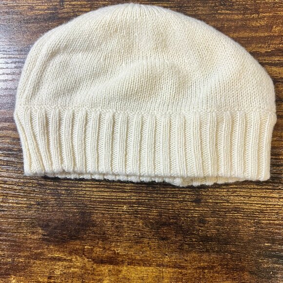 Share Lot of 4 Infant Winter Hats – Old Navy XS & Newborn, Baby Gap 0–6 MO - Picture 9 of 13